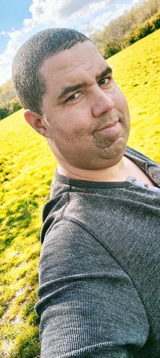 A sunny (but also nippy) stroll

#SelfieTuesday #TuesdaySelfie #Selfie #Selfies #SelfieDay #SelfieTime #SelfieOfTheDay #Walk #Walking #Outside