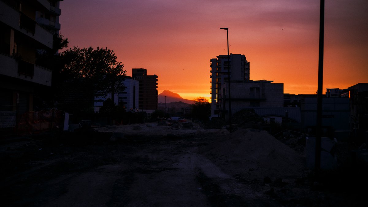 SBarrilari's tweet photo. "and the sun will set for you"
#linkinpark #shadowoftheday #sunset #sunsetlovers #moodygrams #colors #sun #filmphotography #landscape #streetphotography #urbanphotography #shotoncanon https://t.co/NtU9hwSGc5