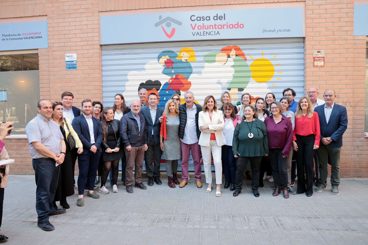 mjosecatala's tweet photo. Marcamos el inicio de una nueva etapa con la Casa del Voluntariado gracias a la colaboración entre el @AjuntamentVLC y @PVSCV.
Aumentamos en un 23% el presupuesto para colaborar con la acción social del tercer sector.
#VLCC24 #VLC24CapitalEconomíaSocial https://t.co/sTmHMk066V