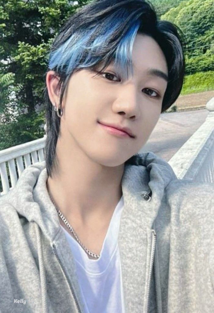 thelomo_effect's tweet photo. 青空見つめもう一度咲いて
誰かのすべてになりたいんだ // gazing at the blue sky, blooming again. i want to be someone’s everything 🩵 

~ fallin’ flower by seventeen

#CARAT_SELCA_DAY #CaratSelcaDay #csd #seventeen #the8 #minghao #8star @pledis_17 https://t.co/Dhr0enINy3