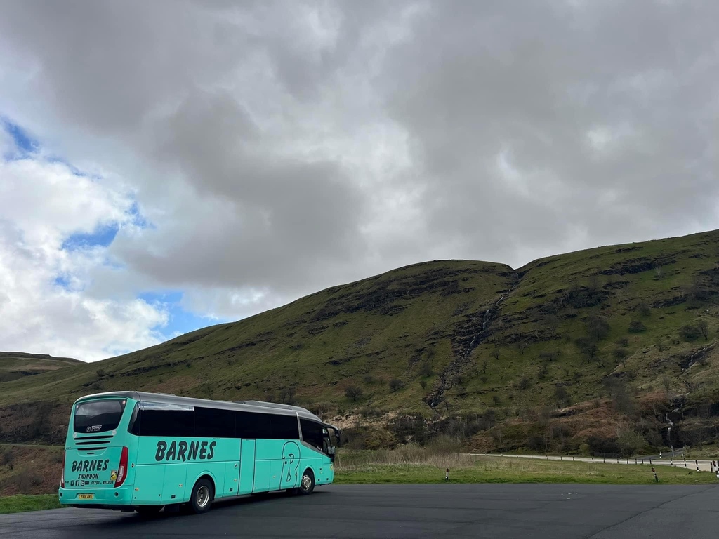 Blue skies trying to peer through the clouds of our recent Abergavenny market day & Brecon Beacons day trip with driver Neil 🚍️⛅️

#CoachFleet #Coaches #Irizar #IrizarDAFi6 #IrizarCoach #CoachTrip #CoachOperator #Swindon #Wiltshire #BreconBeacons