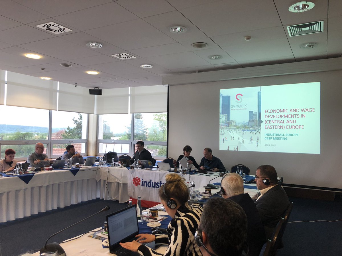 Excellent analysis @SyndexRO at @industriAll_EU CBSP in Bratislava: companies were slow in adjusting their wage policies during #costoflivingcrisis resulting in massive profits & insufficient wage increases eroding purchasing power ➡️ squeeze in demand slowing the economy now