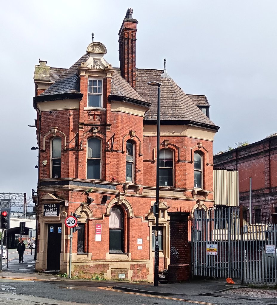 Decent write up here in MEN about @peterhook #JoyDivision extravaganza and the tribute to Andy Martin. 

Nipped down there today as had not seen the mural. 

Off to #Macclesfield now, to see the other one, again. 😂

#IanCurtis