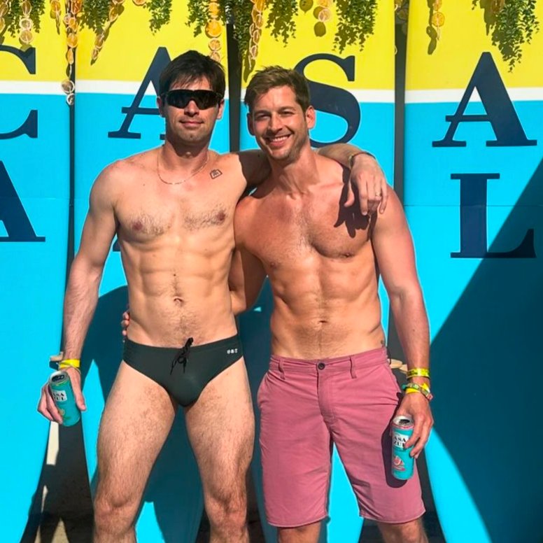 Sexy gays, would love a threesome with them!!!! 🤤😍🤤