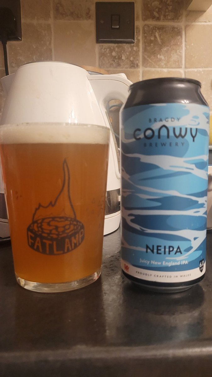 Noswaith dda #CraftBeerHour going from London to Llysfaen this evening and some @ConwyBrewery NEIPA.