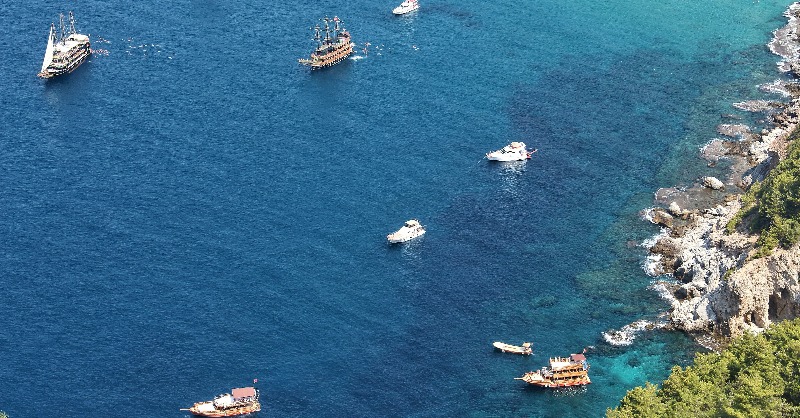 Hollandalılar, yaz tatilinde Türkiye’yi tercih ediyor. Mayısta tatile çıkan Hollandalıların %32’si Türkiye’ye gidecek. Antalya’nın Alanya ilçesini tercih edenlerin oranı da geçen yıla kıyasla iki kattan fazla arttı. Bunda Türkiye’deki düşük fiyatların etkili olduğu belirtiliyor.