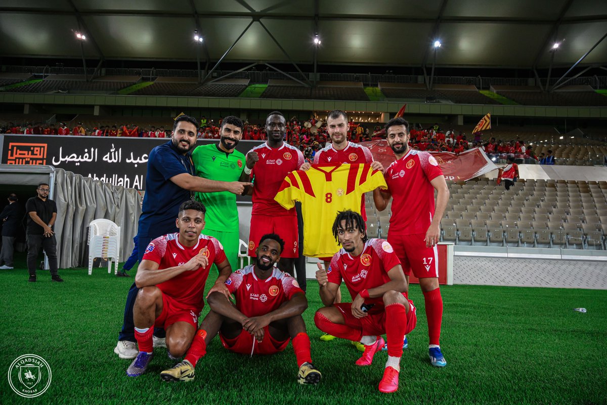 Alqadsiah's tweet photo. فخر الشرقية .. أوّل وتالي ❤️💛

#الذكرى_الآسيوية_الـ30 | #القادسية https://t.co/nGNwzzh8Y5