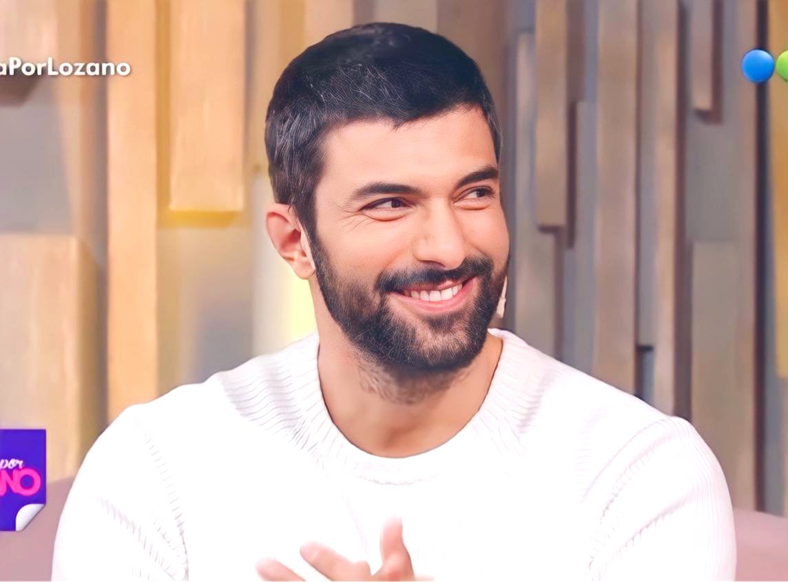 So proud to be the fan of a guy who is in this sector for 20 years & has never been on agenda for anything except his work He has been a committed & professional actor in his every project & has proved his character & personality with actions NOT words! iyi ki #EnginAkyürek 🤍