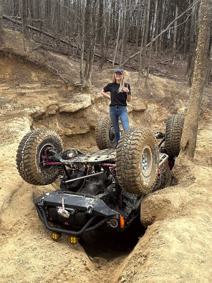 oreothexj's tweet photo. Here for a good time #jeepxj https://t.co/HXH0yBsopz