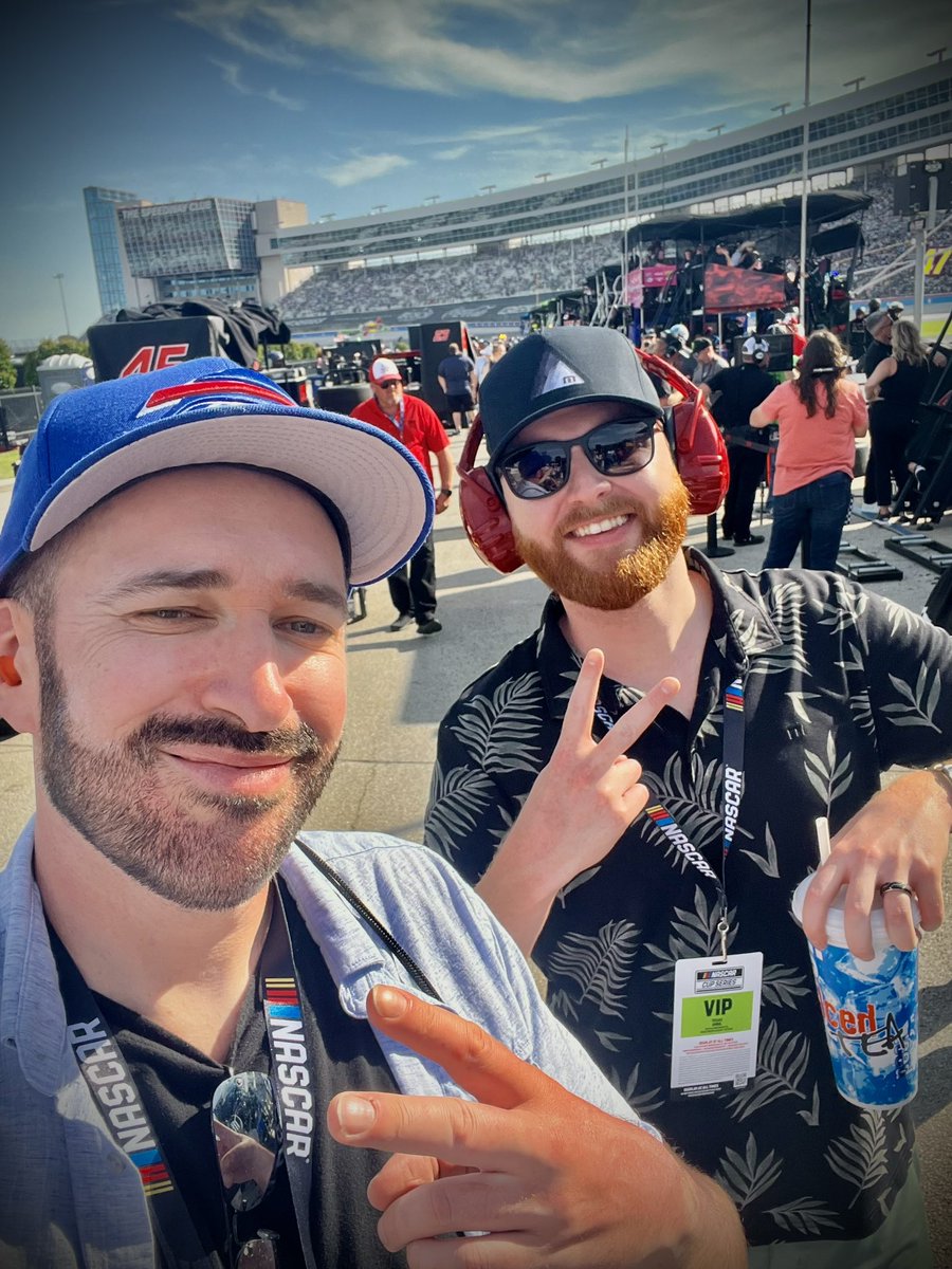 GregTheClutch's tweet photo. Great weekend of racing with @FPSHubOfficial’s newest partner @IceManIsaac !

Pleasure seeing #43 @RyanEllisRacing, meeting @Rallied and fam and even ran into the goat Richard Petty https://t.co/fKCiYE2Ndc