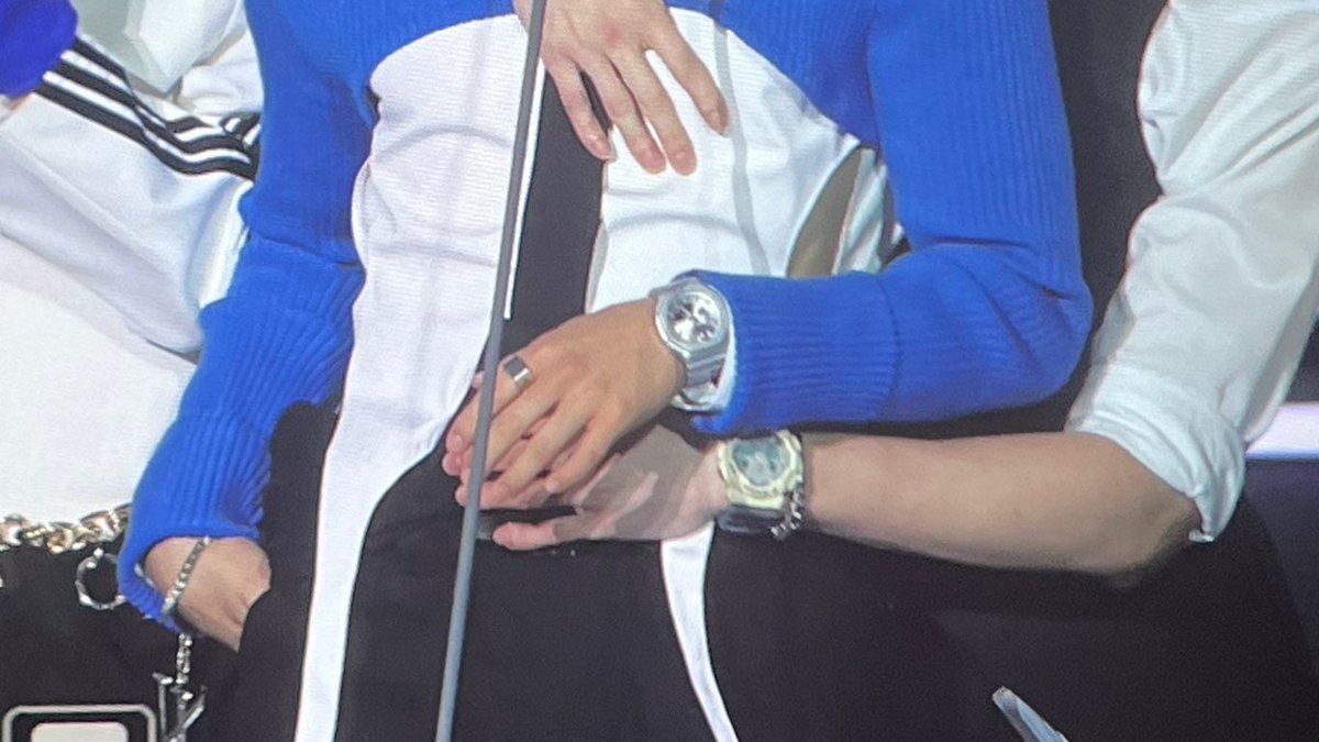 🧵: small but very needed thread of chn's favourite place being jsvng's waist!