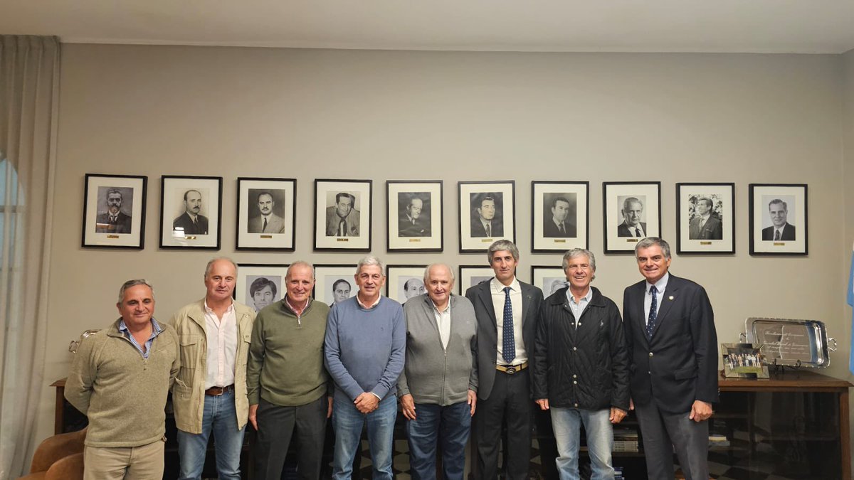 Josecitors's tweet photo. José Frías Silva (h) es el nuevo Presidente de la Sociedad Rural de Tucumán 

👉🏼 lleva más de 15 años de servicio en la Comisión Directiva

👉🏼 @SsebastianMurga deja atrás 2 períodos de gestión

🗣️ Murga: “Yo sueño con un Tucuman distinto y quiero que desde esta Entidad, salga gente dispuesta a ocupar espacios y cambiar esta provincia”