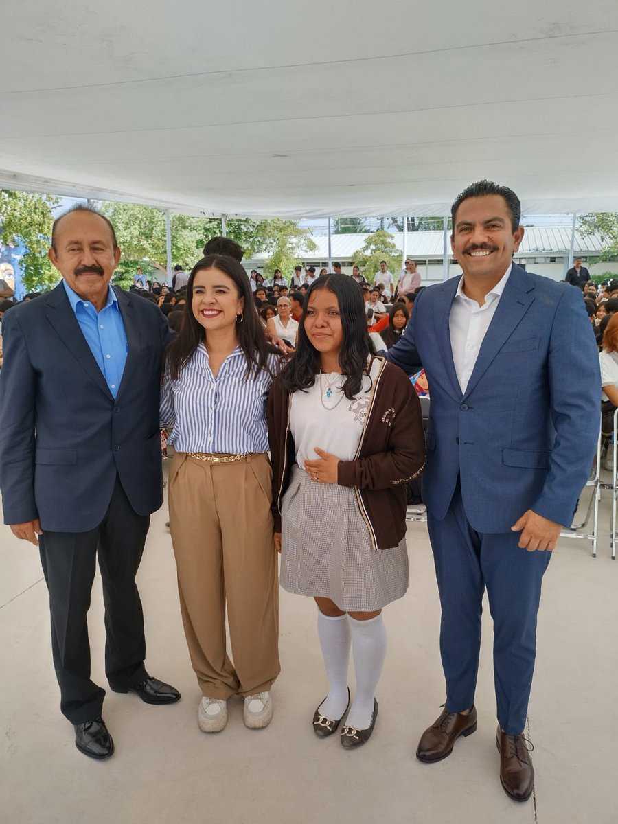 jcperez83's tweet photo. Acompañe a las y los alumnos de la secundaria técnica 114, en el cierre del programa “La Verdad Sobre Las Drogas. Y suscribí junto a la Presidenta Municipal de Zapopan Ana Isaura Amador Nieto, el compromiso que tiene el @ZapopanGob con las juventudes de Zapopan. https://t.co/ioN06NkomU