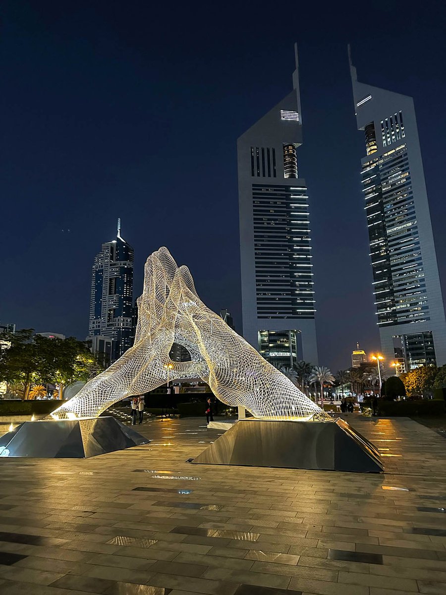 Robb Report Arabia (@rrarabia) on Twitter photo حديث خاص مع الفنان الإيطالي لورينز كوينز، نحات الأيدي التي تعبّر عن مفاهيم الحب والإيمان والصداقة وتزيّن معالم شهيرة من الدوحة وشنغهاي إلى فلورنسة وسان بطرسبرغ.
للمزيد: rrarabia.com/ar/node/18026
<a href="/artistlorenzo/">Lorenzo Quinn</a> حديث خاص مع الفنان الإيطالي لورينز كوينز، نحات الأيدي التي تعبّر عن مفاهيم الحب والإيمان والصداقة وتزيّن معالم شهيرة من الدوحة وشنغهاي إلى فلورنسة وسان بطرسبرغ.
للمزيد: rrarabia.com/ar/node/18026
<a href="/artistlorenzo/">Lorenzo Quinn</a>