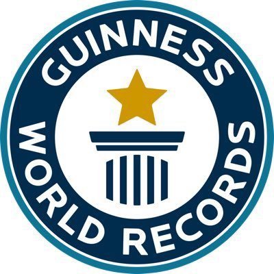 Peso Pluma obtiene su primer Guinness World Records por ser el artista latino más visto en Youtube con más de 8.500 millones de visualizaciones en 2023.