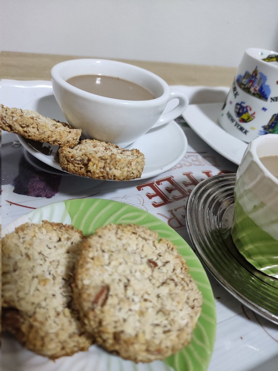 MiCasitaDulce1's tweet photo. La hora de la merienda,
Yo estoy volviendo a mis recetas ligeras de galletas, éstas son de avena, coco y almendras, endulzadas con fructosa. Son deliciosas y crocantes
#galletasdecoco
#meriendas https://t.co/vAR7NyMEFt