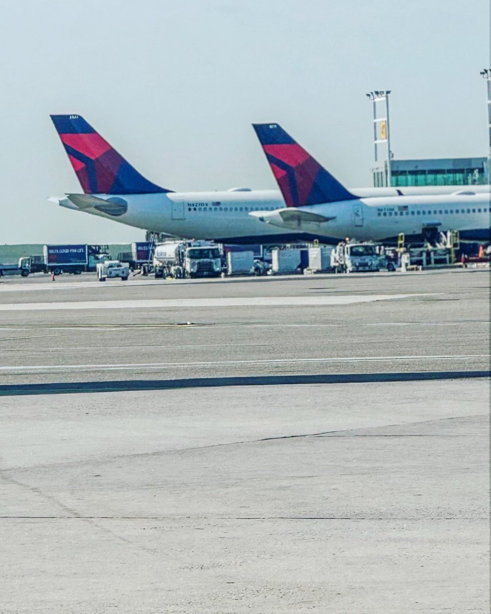 Happy Tail Tuesday!!! 

😍💙❤️🔺🇺🇸✈︎

#PilotPietro #Delta #DeltaAirLines #DeltaAir #DeltaJets #FlyDelta  #Aviation #Aviazione #Airplanes #Aerei #Jet #Planes #Airbus #AirbusA330 #AirbusA330neo #AirbusA330900neo #A330 #A330neo #A330900neo   #Boeing #Boeing767 #Boeing767300