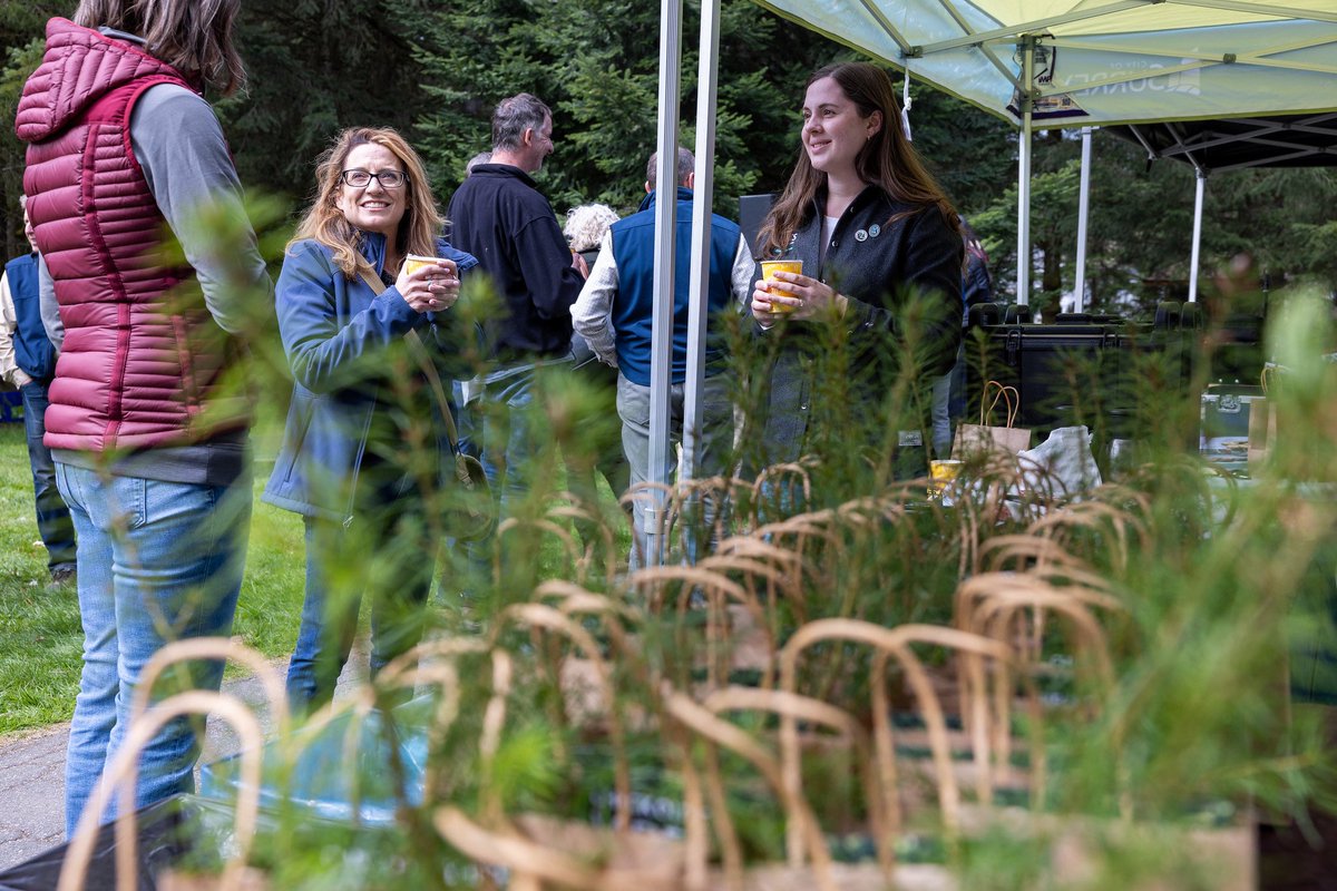 Yesterday we marked a major milestone in B.C.’s treeplanting efforts: the 10 billionth tree planted since the reforestation program began in 1930 in Surrey at Green Timbers. (1/3)