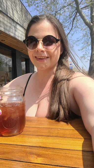 A beautiful day for a slut funded lunch! It always tastes better that way. https://t.co/UAlR20U5Ss