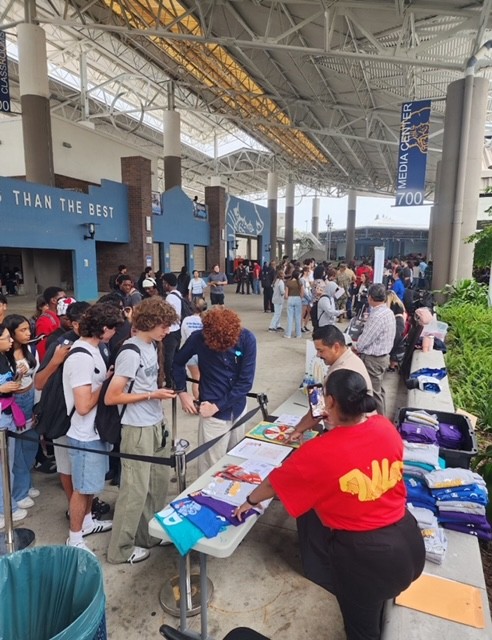 Students lined up during lunch to apply for summer jobs at the Dr. Phillips High School Job Fair. Partner in Ed,  Universal Studios,  brought several departments and there were seven businesses from our community. <a href="/JMartinez_OCPS/">Jose T. Martinez</a> <a href="/DrPhillips_OCPS/">Dr. Phillips - OCPS</a>