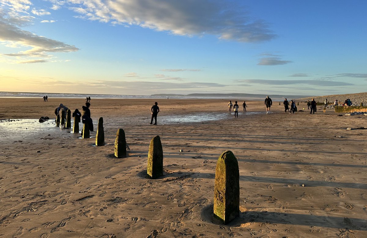 LEOforestschool's tweet photo. 🌊 @Kingswood_ North Devon

Year 5 children from @cheamparkfarm rounded off a memorable second day of their residential trip with an evening on the beach Westward Ho!

#CPFDevon24 @LEOacademies 🏖️ ☀️ https://t.co/Q7dBANS5JY