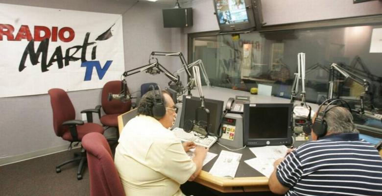 Durante su paso por 'Radio TV Martí', Regalado prometió aumentar el alcance e influencia de esa 'entidad'. No obstante, parece que el hombre destinó el dinero a 'otros quehaceres' xq desde hace mucho tiempo, 'Radio TV Martí' es un fracaso.