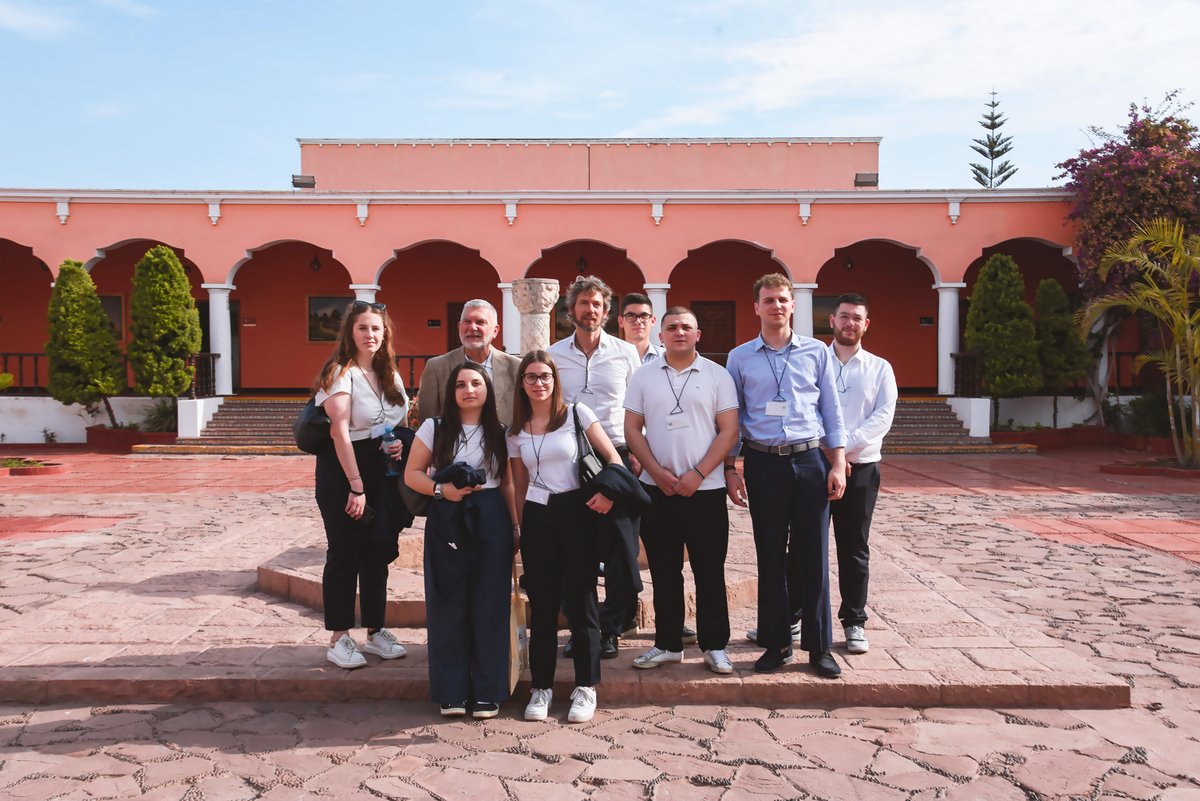 UPSJB's tweet image. ¡Fortalecemos lazos con Italia! 🇮🇹 Delegación italiana de la Escuela Enológica del Conegliano en Treviso visitó la #UPSJB para un intercambio académico en enología y viticultura.

➡️ Más info: hubs.la/Q02t3xMR0

#Intercambio #Enología #Viticultura #EscuelaConegliano