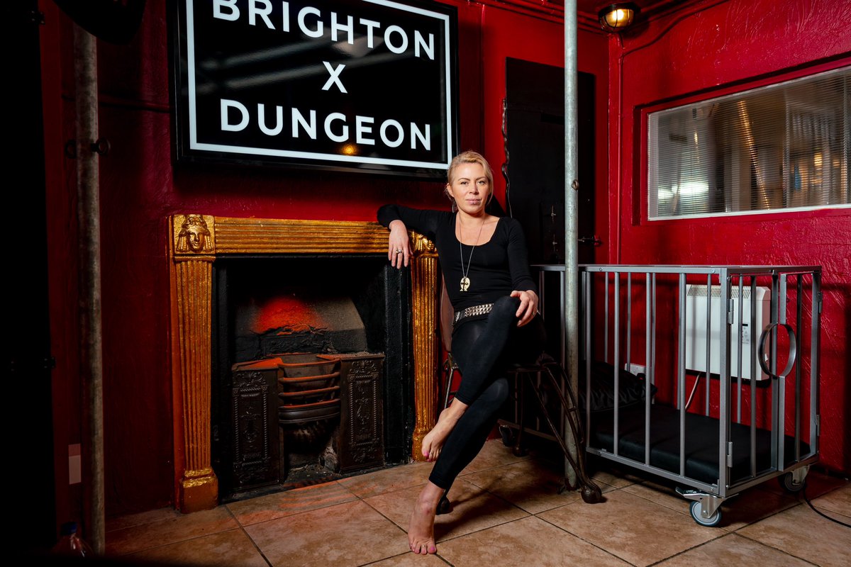 calandrabalfour's tweet photo. Why hello there
I live in Brighton, own two s*x shops, and three dungeons. Basically I'm all about s*x - s*x educator, 5*x therapist and occasional dOminatr*x.
It's great to meet you
Me in @brightondungeon photo by @Punkinfocus
#htbam #dannydyer #dannydyerhtbam #howtobeaman https://t.co/kAS7Tr4iym