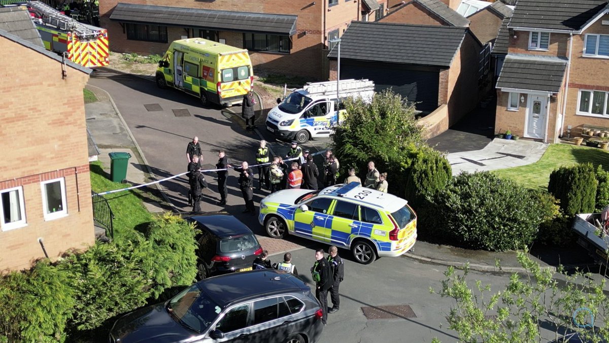 BREAKING: 'Burned body' found in house with police and forensics on scene mirror.co.uk/news/uk-news/b…