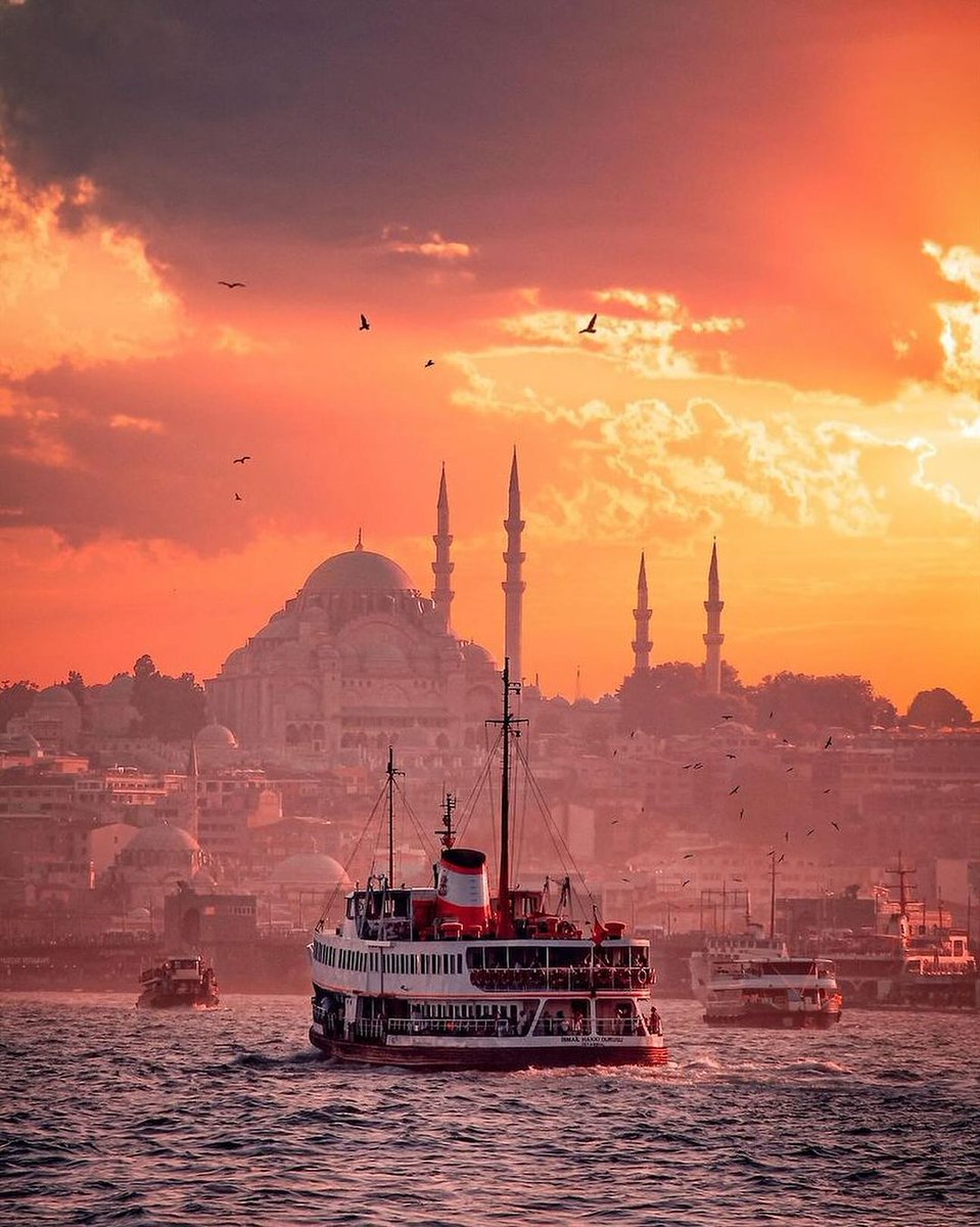 I 💓 Istanbul's Sunsets ... 🔥 📸 : abdullahshhn