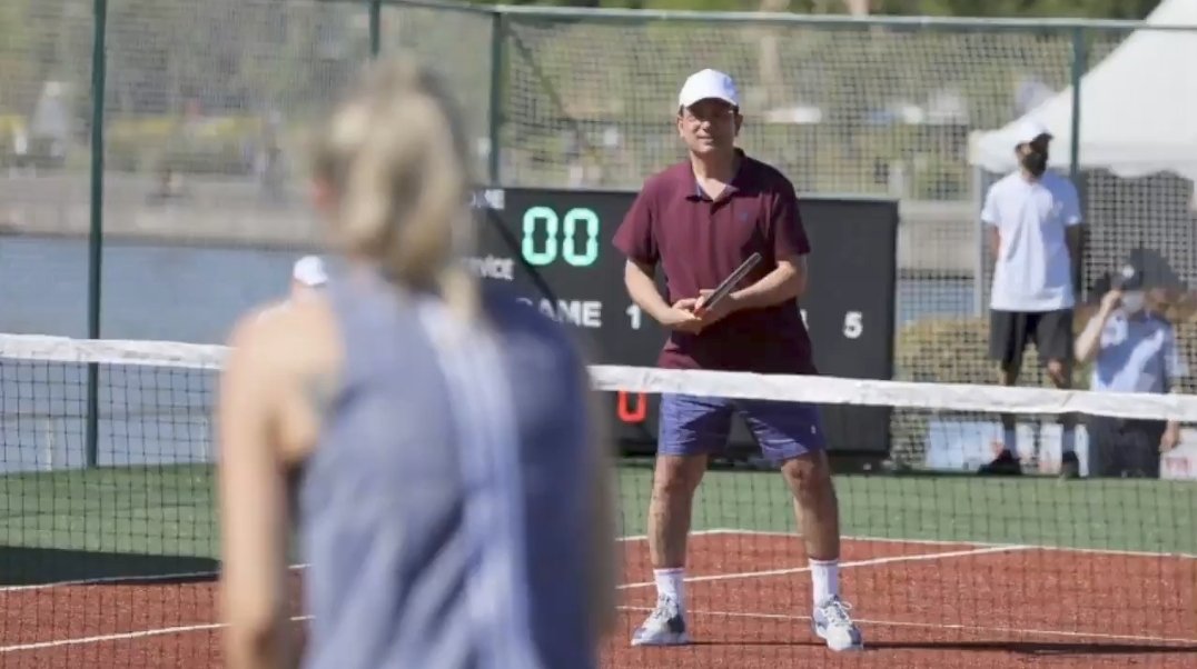 İmamoğlu, Eşiyle tenis oynamak için yaptırdığı yüzen kort için belediye bütçesinden sizce ne kadar para harcadı?

Sakın hırsız falan demeyin kendisi Chp'li...