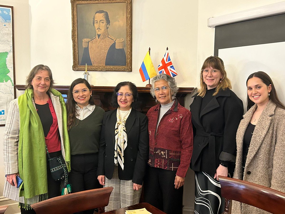 🇨🇴 Today, Mildrey and Lilibeth also met with the Colombian Embassy in London.

They spoke about the importance of developing peace and security policies with a feminist &amp; human rights approach.