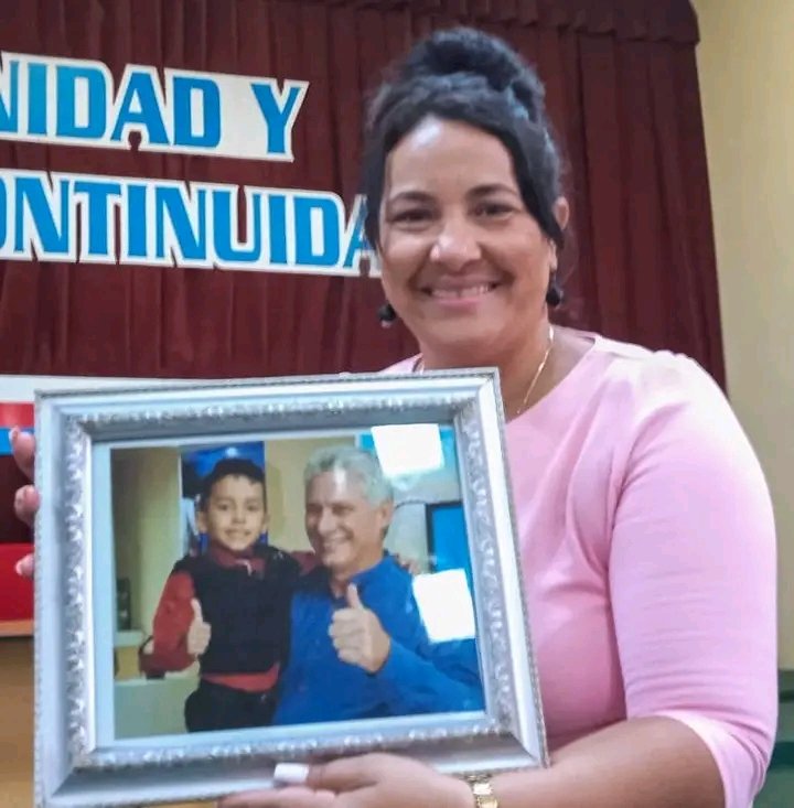 Gracias mi príncipe hermoso,mi cantante favorito,mi niño hermoso.
Eres un tesoro Lincoln, eres orgullo de #ProvinciaGranma

#CubaEsCultura
