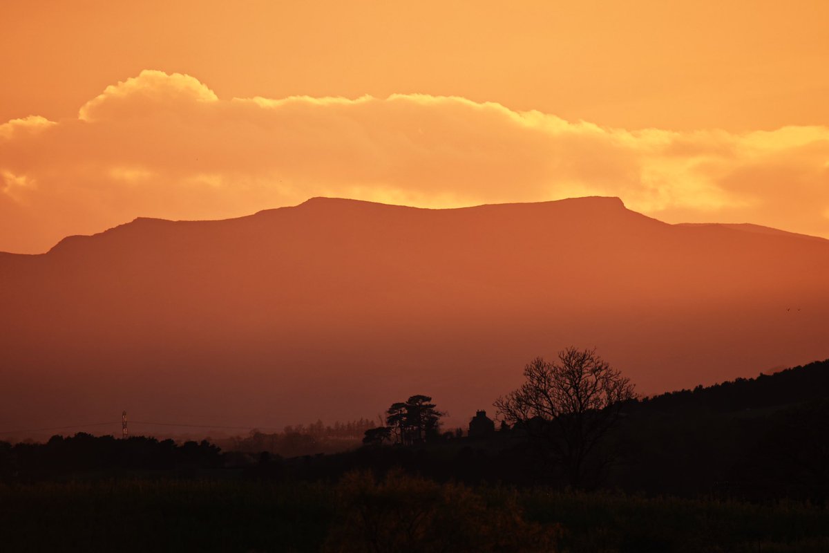 Saddleback aka Blencathra at sunset this evening from home ⛰️🌅 #lakedistrict #sunset #ukweather