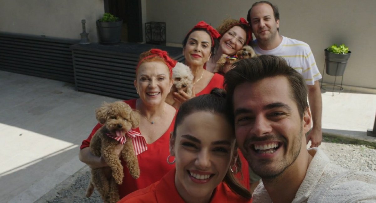 tubisiniz03's tweet photo. nolur elsem in  evlendiği devam filmi gelsin ben öpüşen elsem izlemek istiyorum çok mu şey istiyorum🥲🥲

#YağmurTanrısevsin #BerkAtan #ÜçüncüGün #ElSem https://t.co/9Mbp26EAfq