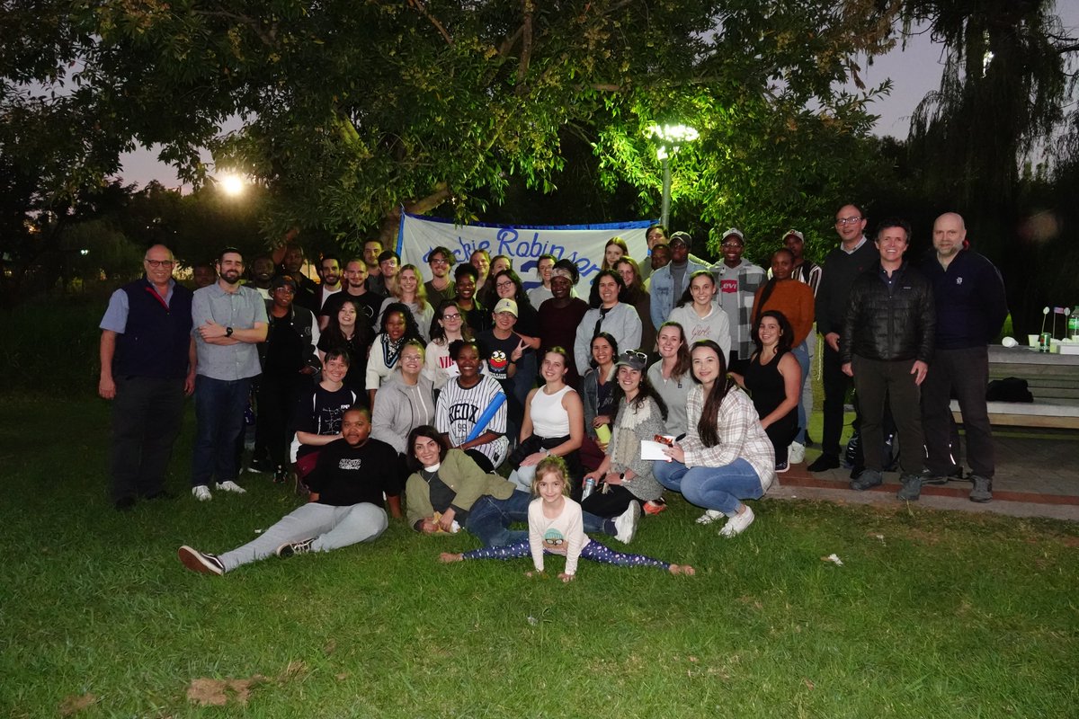 Fabiteam1's tweet image. Yesterday, our FABI team honored Jackie Robinson Day in style, celebrating unity and breaking barriers. 🌟 Thanks to David Johnson and Anne Pringle for introducing us to this cherished American tradition when they visited last year! 🌭🍺⚾ #JackieRobinsonDay #Unity #FABIteam