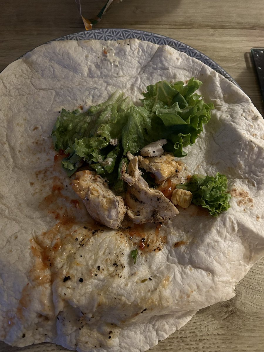 MillieKDean's tweet photo. @NandosUK Is this really all you get when you order a grilled chicken wrap now? https://t.co/Lum8c95dZK