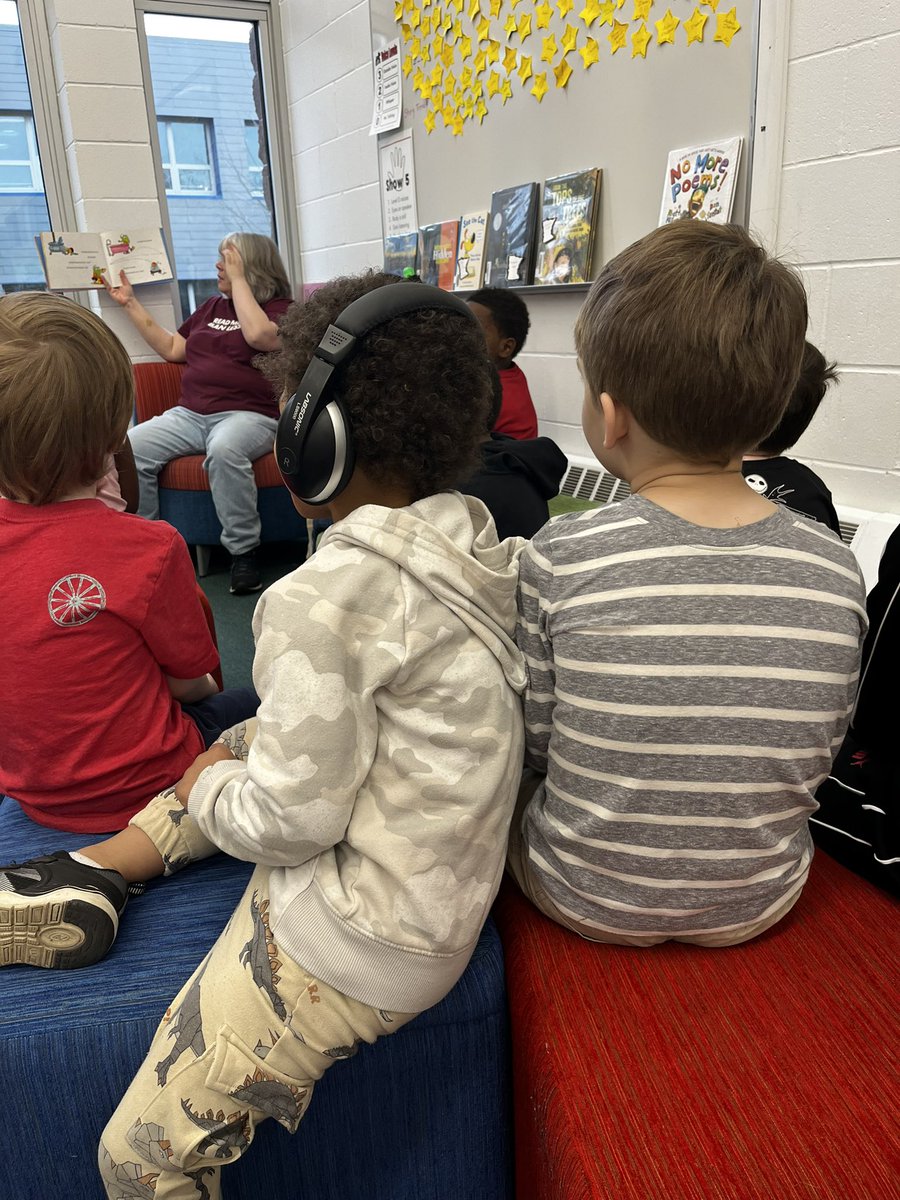 MrsVPreK's tweet photo. It was a dark rest time today thanks to the weather. We also visited the library! #ITeachPreK #HPEScotties https://t.co/km1EBcoW3c