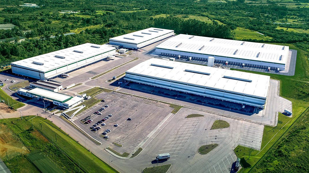 BrazilJournal's tweet image. FIIs. Fundo do BTG paga R$ 1,7 bilhão por 11 galpões logísticos braziljournal.com/q16y #BTLG11 #BPAC11