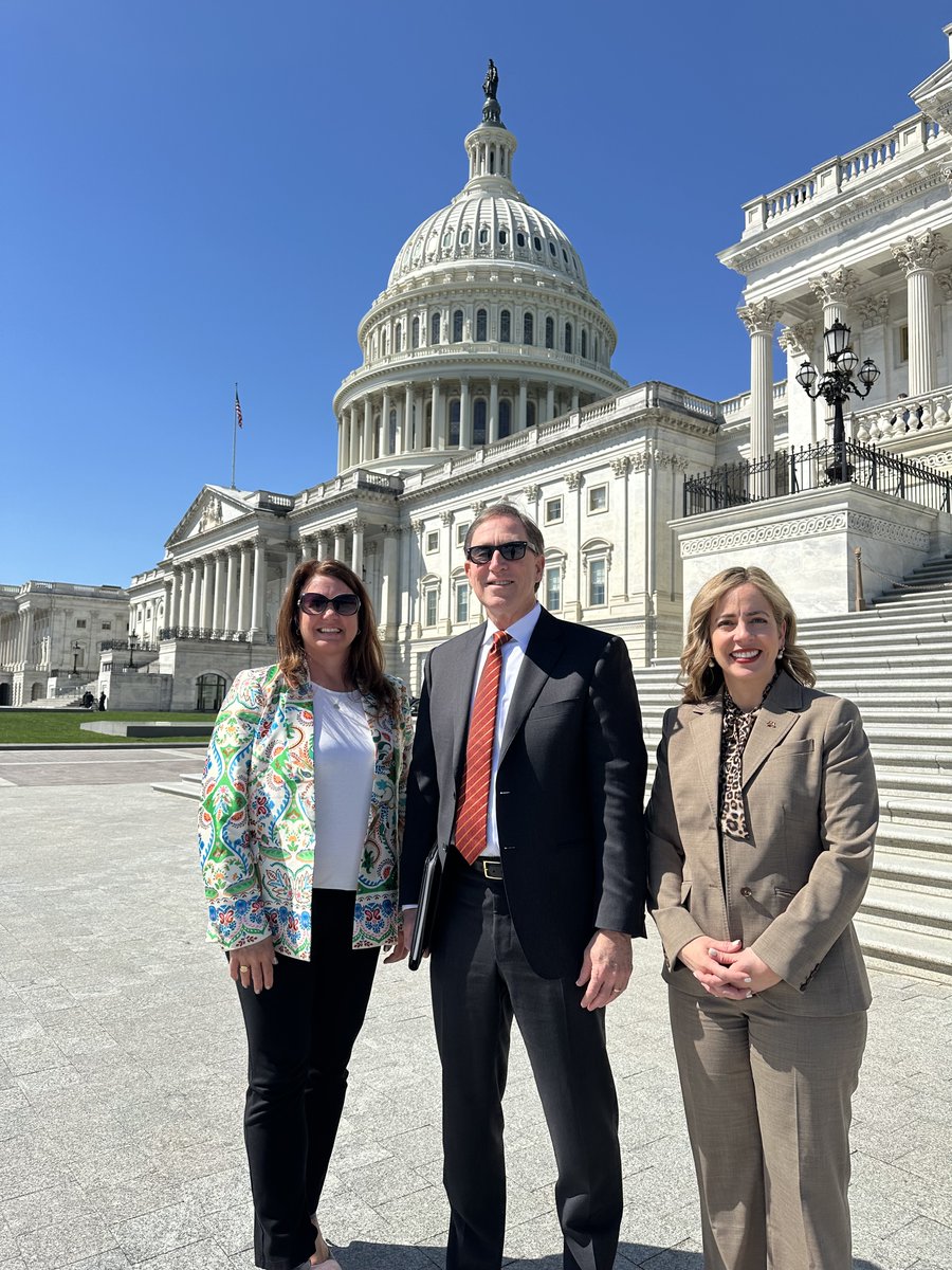 Today, Interim President Ettinger, and @UMNews colleagues @MelisaFranzen and Amy Kircher, met with Republican and Democratic members of Minnesota’s congressional delegation. Congress plays a significant role in student support, research funding, and extension services. #UMNProud