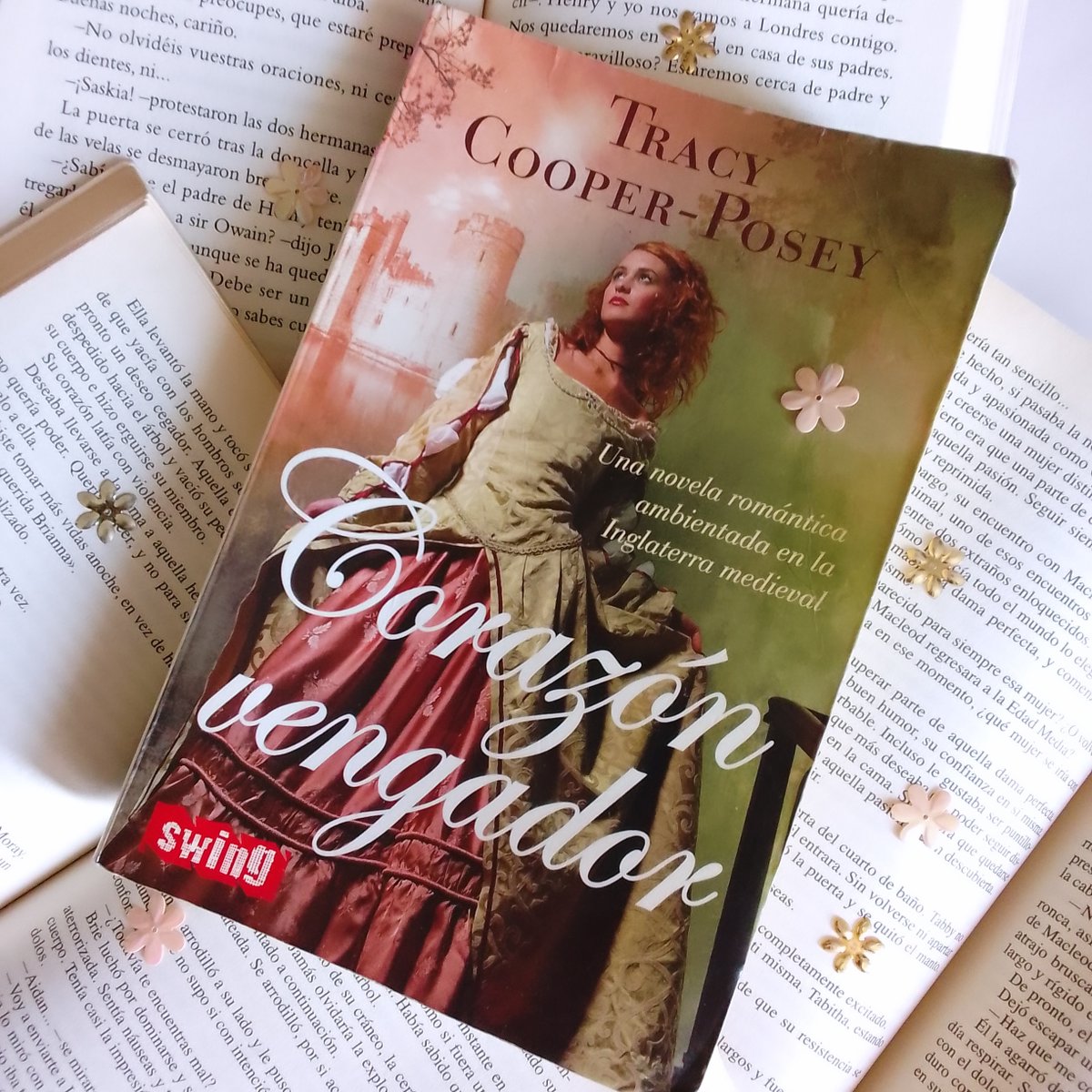 Hola les traigo la reseña de la novela de #tracycooperposey cual me encanto por lo romántica que es. Muy recomendada. Para leer la reseña completa en el link
labrujalectora1.blogspot.com/2024/03/corazo…

#blogger #blog #reseña #LibrosRecomendados