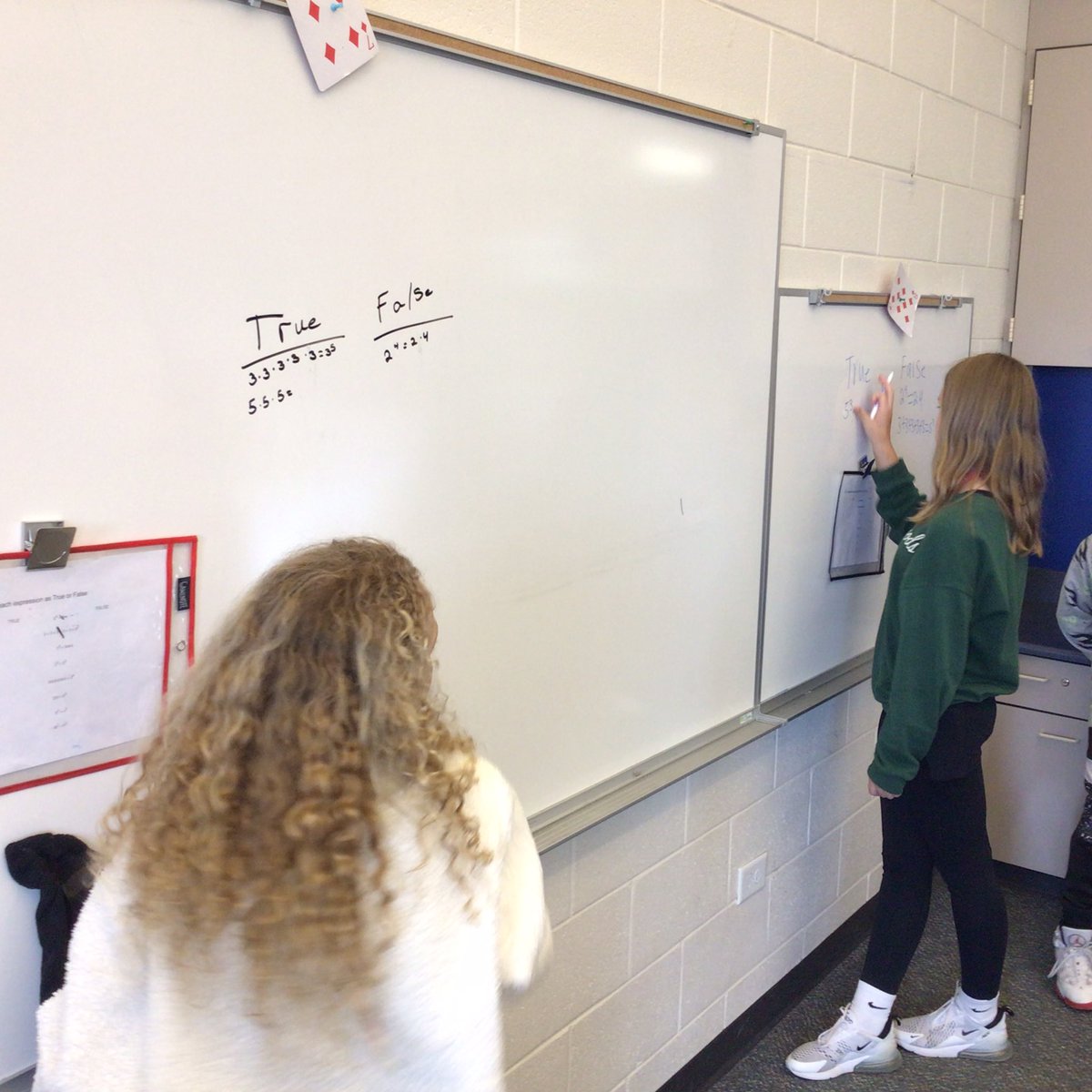 Mr_C_MSN's tweet photo. Sixth grade teams worked together to identify expressions as true or false. #MSNLearns #ThinkingClassrooms @LZdistrict95 https://t.co/DZCs40TBP1
