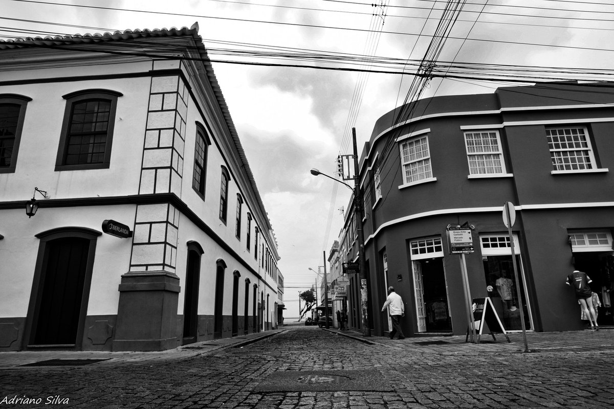 Pelas ruas... Centro histórico de Laguna -SC. #streetwear #streetphoto #fujifilm_xseries 📸#fujixe1
