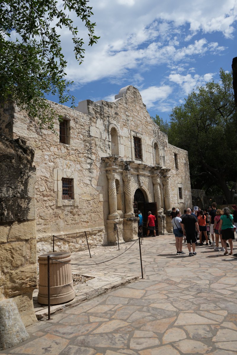 If you weren't able to join us for the The Alamo Tour offsite excursion at #ASNR2024, we missed you, and you missed out! It was a perfect day to learn more about the history of the iconic Spanish mission and fortress.