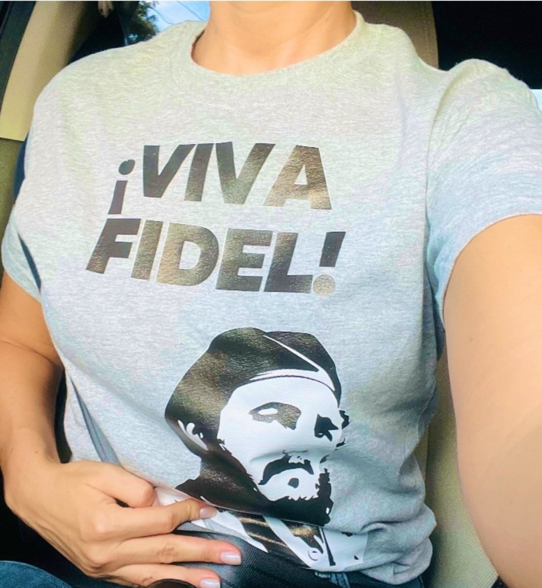 @ICuba15 Te acompaño Ali. Yo también soy miliciana Viva #Cuba Socialista #GirónVictorioso @lianadecuba @JosLuis74030336 @RebecaCubanita @NanyMtnez @CaimanGuerrero1 @ngel58860442