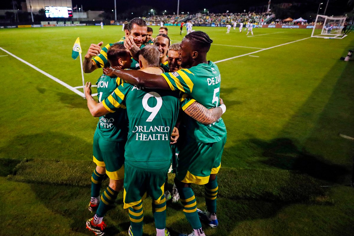 TampaBayRowdies's tweet photo. 𝐅𝐚𝐦𝐢𝐥𝐲💚💛 https://t.co/7CWlqnQlnb