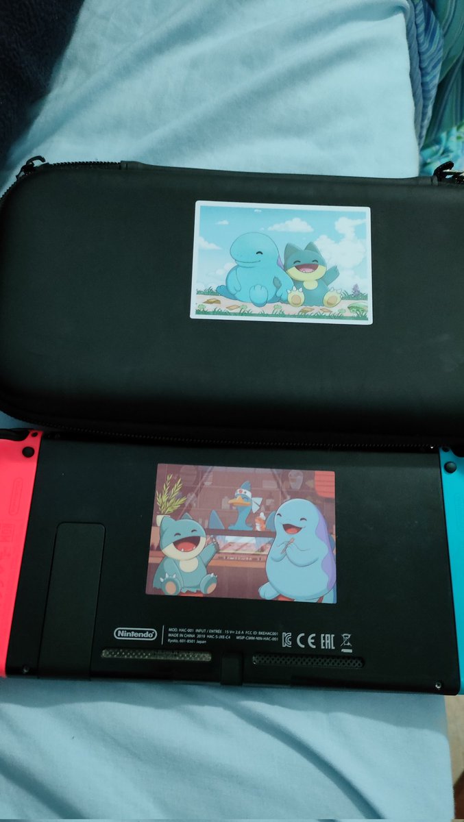 caligola999's tweet photo. I'm collecting @Kellyfish636 and @runthetrap10 stickers I LOVE THEM https://t.co/CJmMCHvDEJ