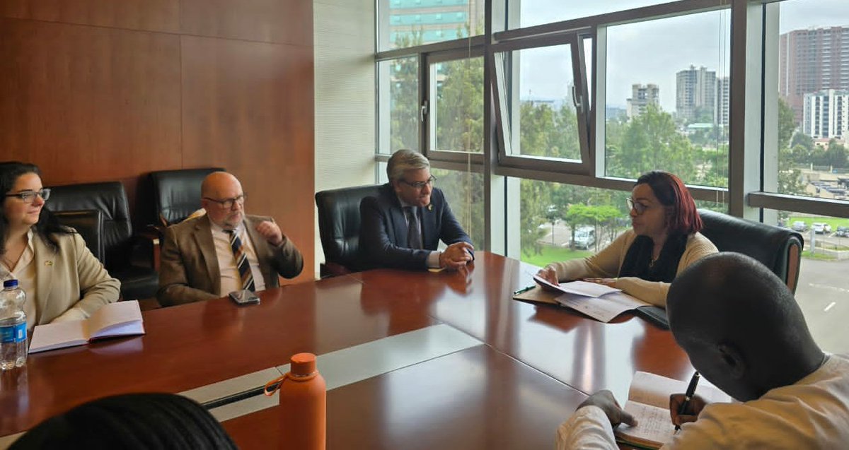 JosefaSacko's tweet photo. Pleased to recieve delegates from #USAGovt & #USMission led by H.E Mr Salman Ahmed Principal advisor to @SecBlinken.We discussed & agreed to accelerate implementation of current initiatives like Comprehensive Action for #ClimateChange(#CACCI)& Vision for AdaptedCrops &Soil(#VACS) https://t.co/g2BaWENgvp