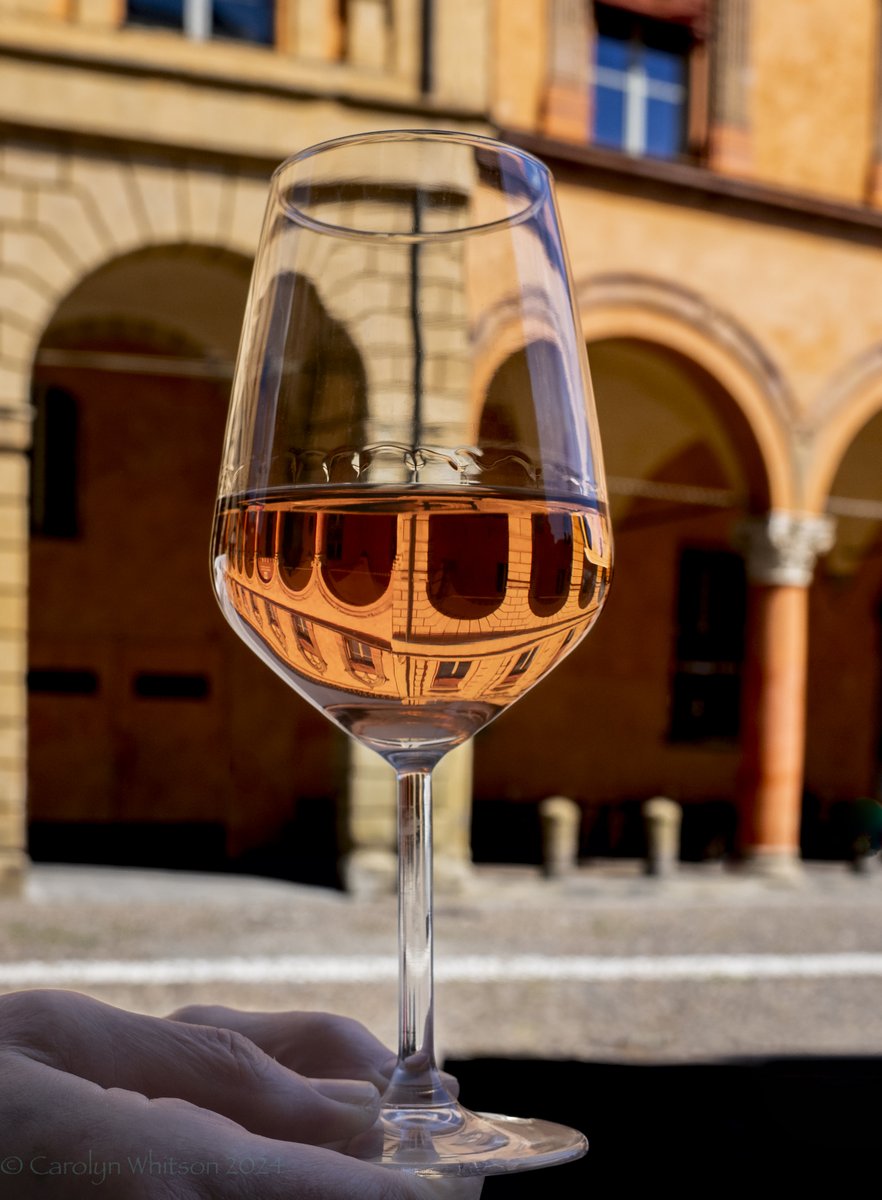 In #Bologna, I'm looking at the world through rose' colored glasses. @DEmiliopics @WanLooks @TraffordLj @WittsPat