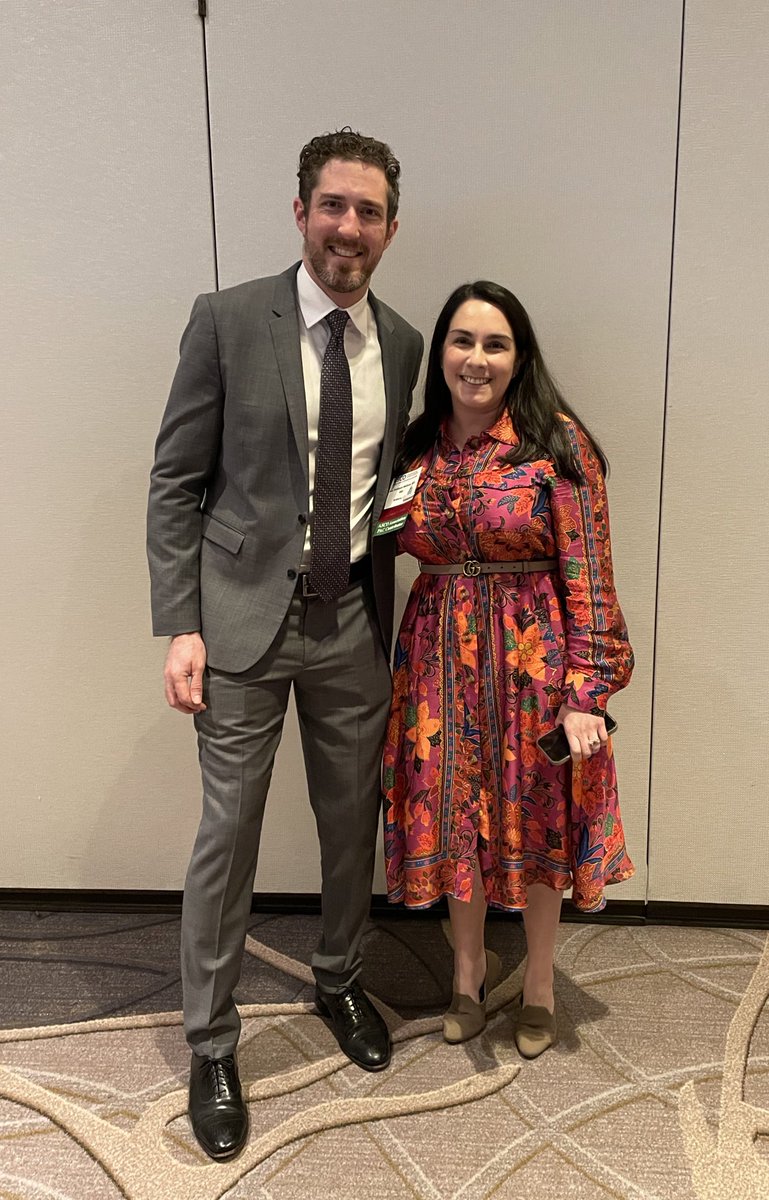 Got to meet the amazing  🤩🤩🤩
Dr. @DGlaucomflecken ! 
Sharing his story as a physician, comedian, patient, husband, father, & the use of #comedy to cope with his #health #Cancer as a young adult and advocate for others 🙏🏽🙏🏽🙏🏽

📸 cred @sarah_c_hopkins 🙏🏽
@ASCO 
#ASCOAdvocacy…